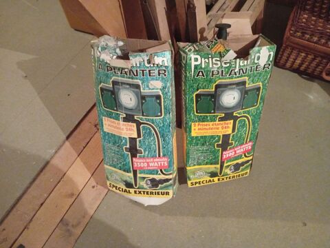VD 4 Prises Piquet de jardin en lot de 2(2 prises par lots) Ligné (44)