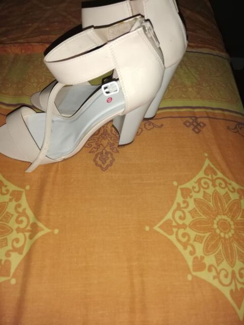 Chaussures ouvertes 30 Saint-Genis-Laval (69)
