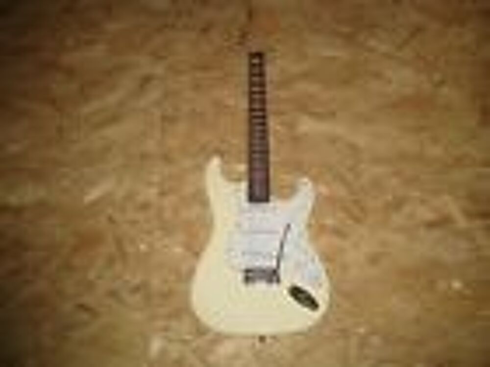 GUITARE ELECTRIQUE GEWA TENSON SERIE CALIFORNIA ST SPECIAL Instruments de musique