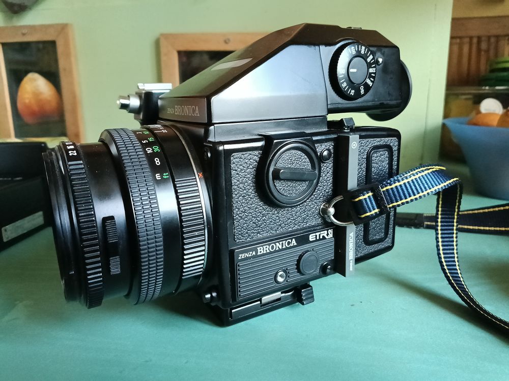 Bronica ETRSI
Photos/Video/TV