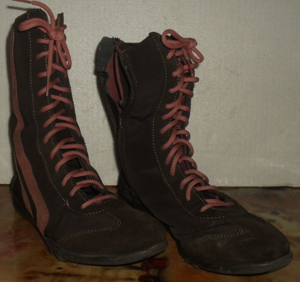 Chaussures montante marron taille 40. Chaussures