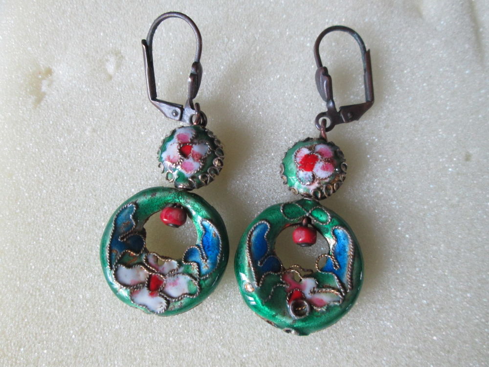 Boucles d'oreilles en m&eacute;tal fleurs style japonais Bijoux et montres
