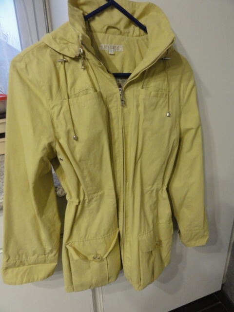 IMPERMEABLE TRENCH - COAT FEMME 
VERT AMANDE SCOTTAGE 
8 Saint-Paterne (72)