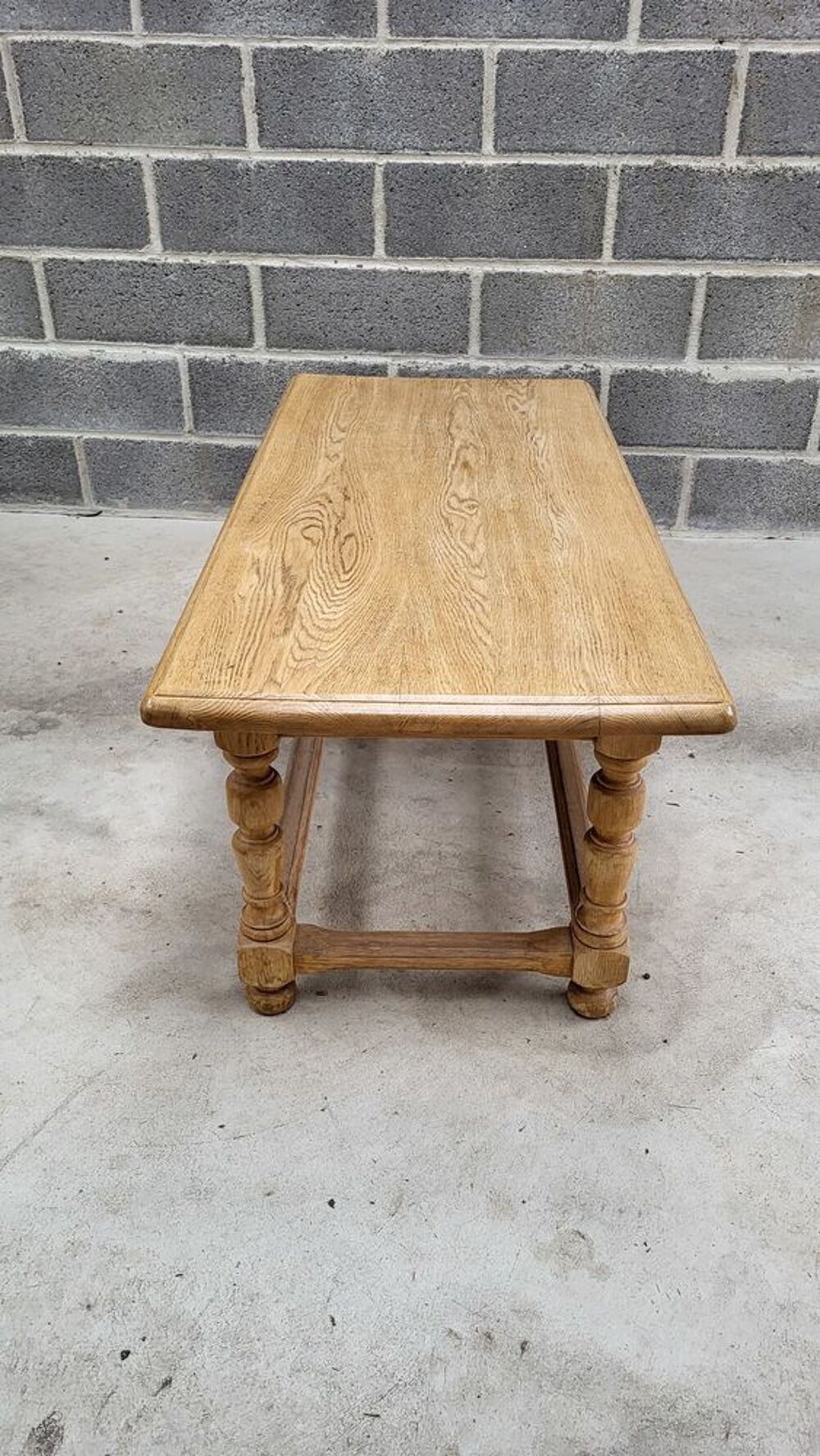 Belle table basse en bois massif ? Authentique &amp; robuste Meubles