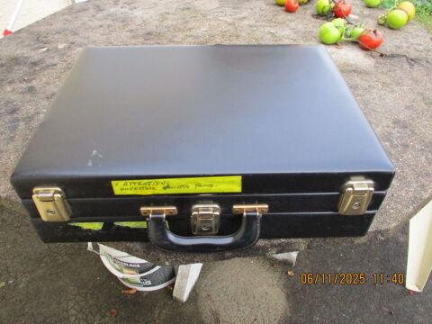 mallette porte document 15 Neuville-de-Poitou (86)