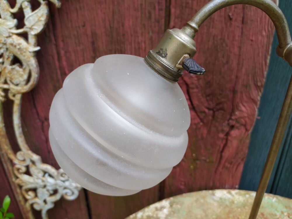 Ancienne Lampe de Bureau R&eacute;glable Globe Verre 
Décoration
