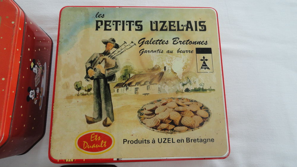 Divers boites en fer 