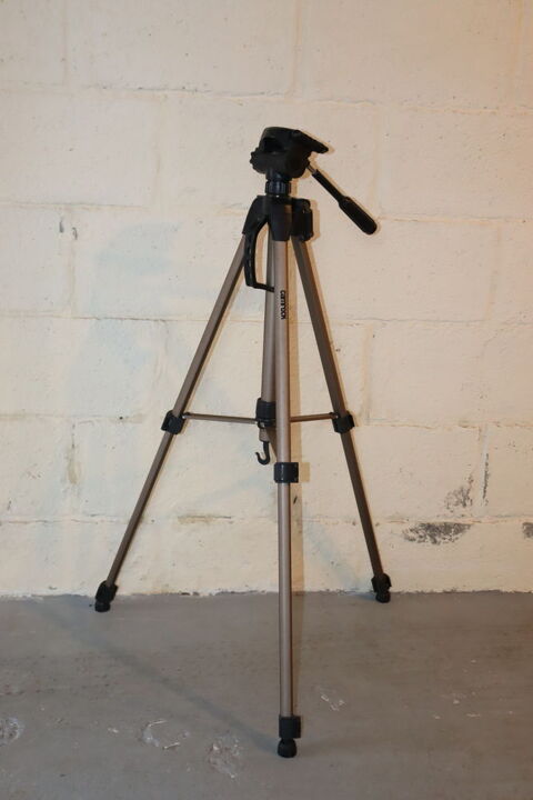 Tr�pied
25 Li�vin (62)