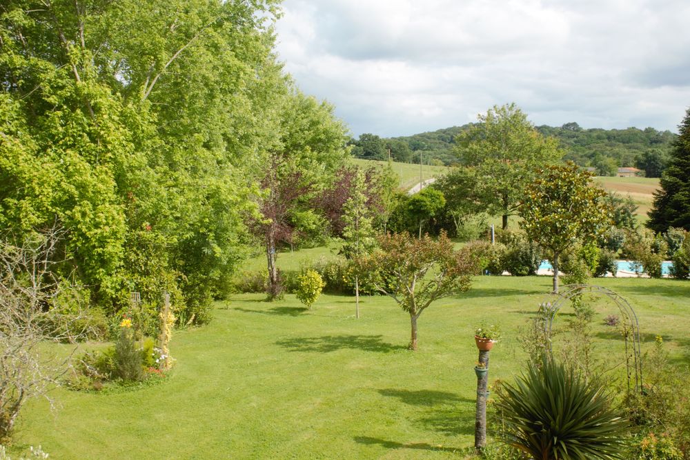 Vente Maison propriété,vue dominante,grand terrain ,autonome,panorama Castagnède