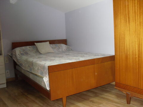 1 chambre lit
1 salle  manger merisier
620 Mortagne-sur-Gironde (17)