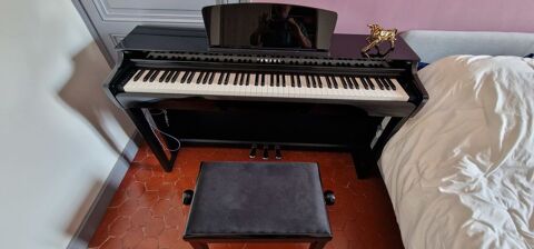 PIANO YAMAHA CLAVINOVA CLP 725 PE Laqué noir 1600 Toulon (83)