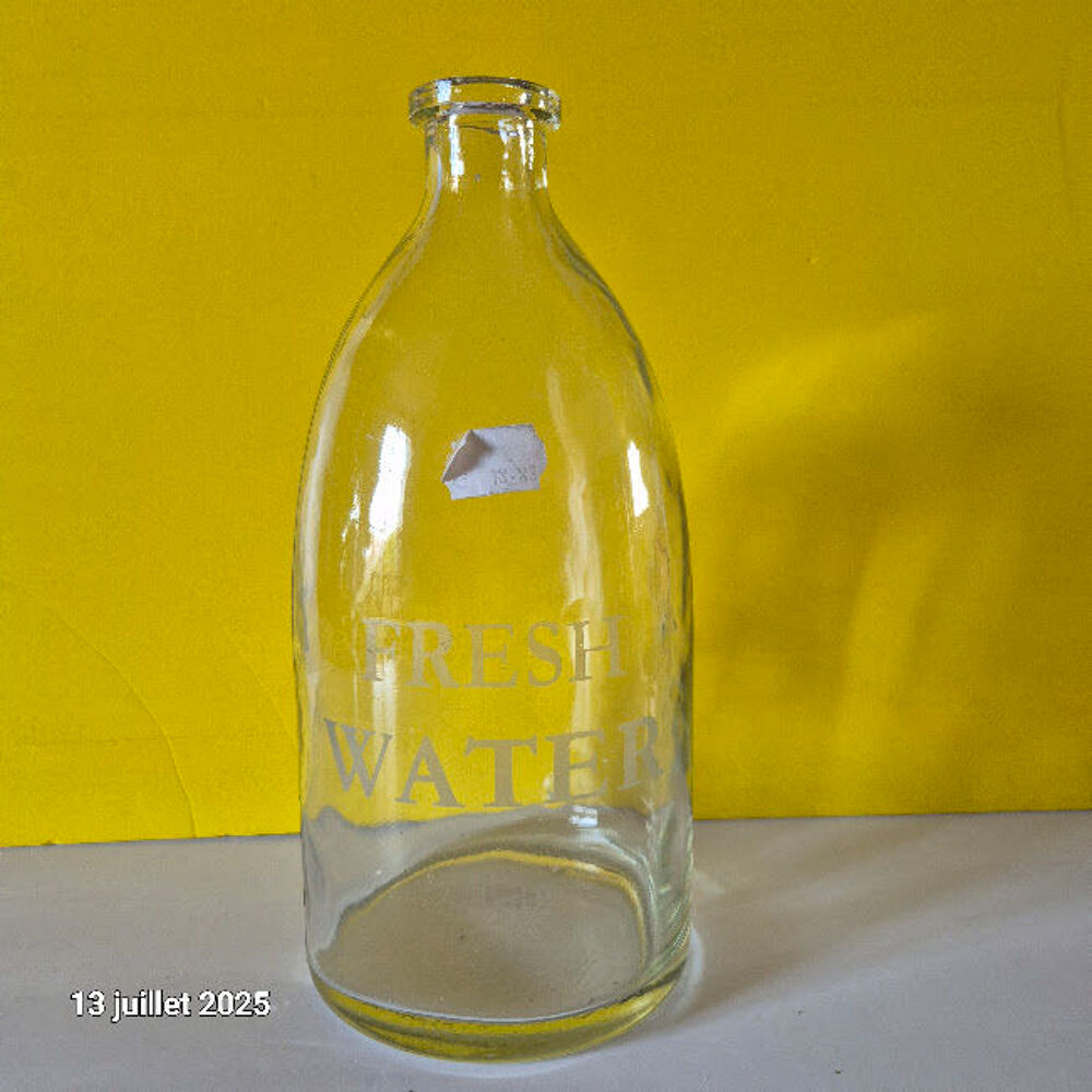Bouteille &agrave; eau fra&icirc;che en verre assez &eacute;pais, neuve, 3 litre Cuisine
