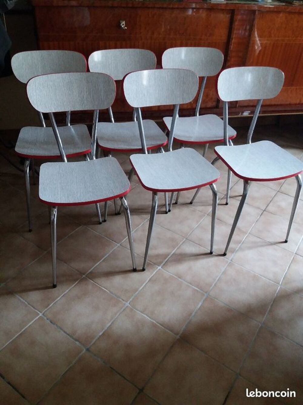 Table et chaises en formica Meubles