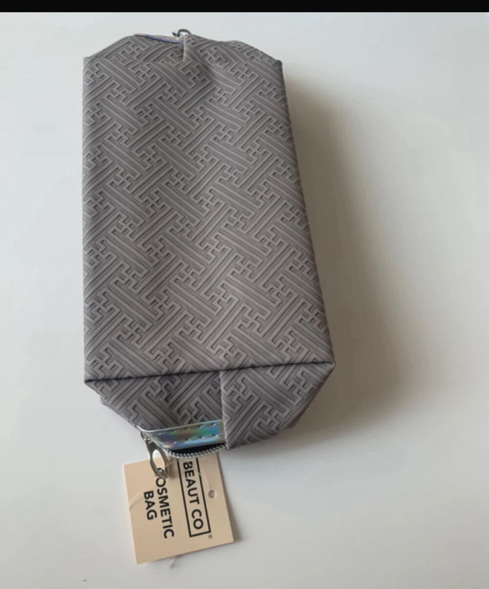 Trousse de toilette de maquillage grise Neuve avec &eacute;tiquette Maroquinerie