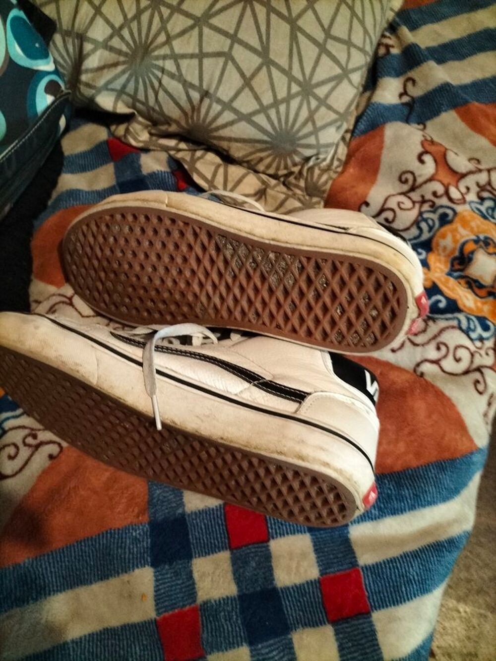 Basket cuir vans blanc pointure 42 tr&egrave;s bon &eacute;tat Chaussures