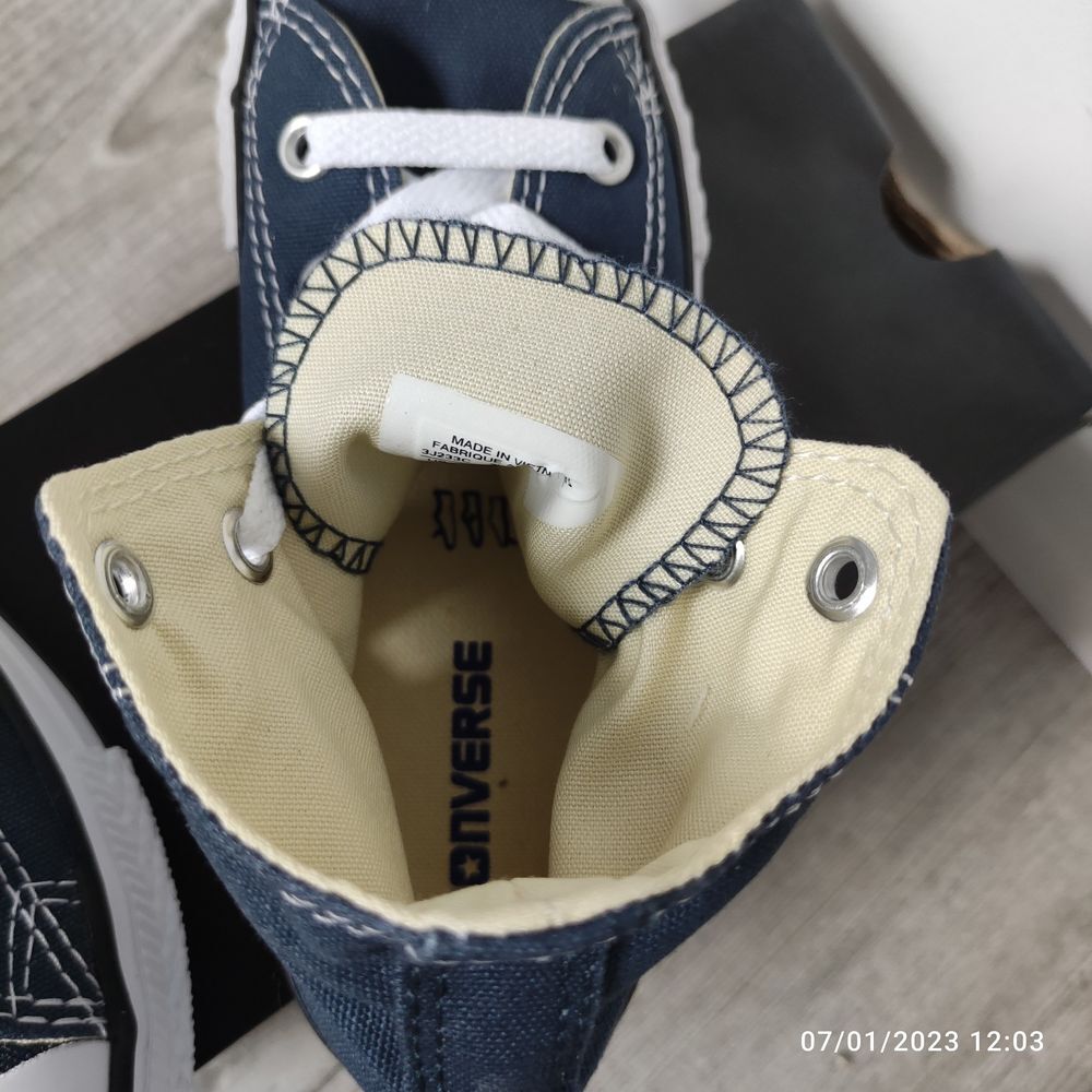paire de chaussures converse Chaussures enfants