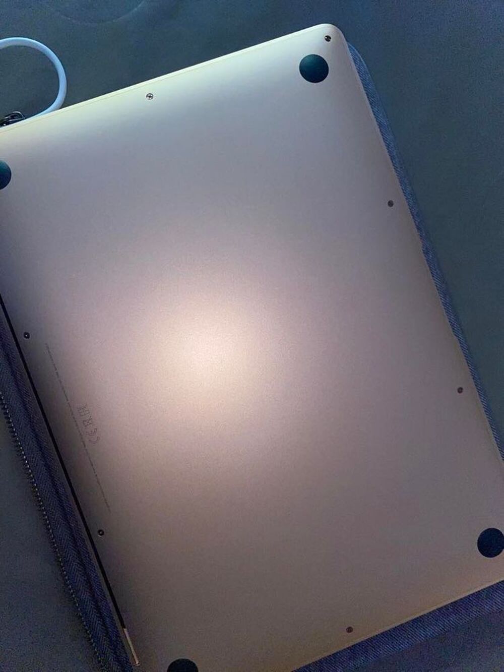 MacBook Air 2022 puce M1 8go 512go
Matériel informatique