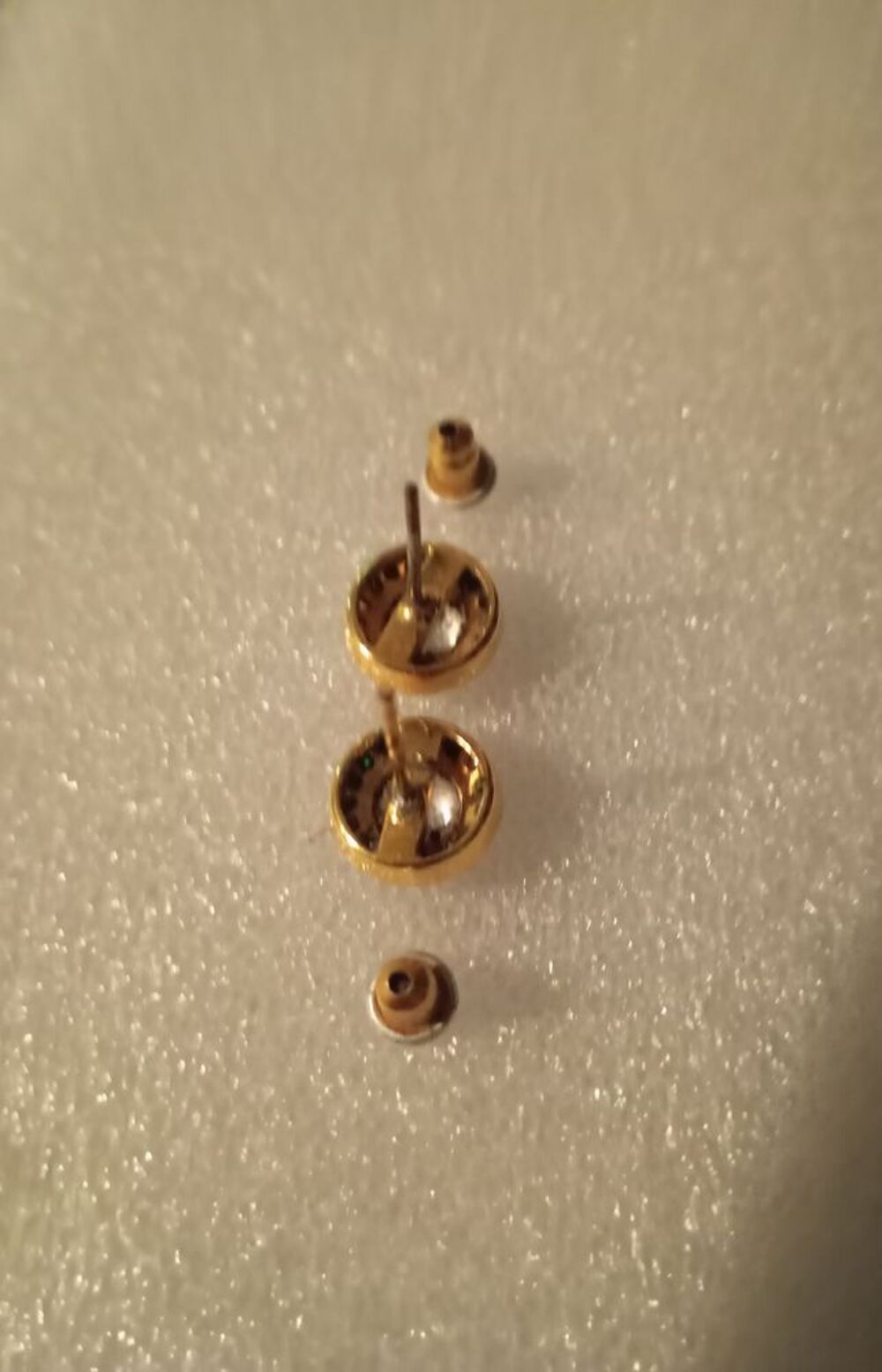 Boucles d'oreilles plaqu&eacute; or Fausses pierres effet diamant Bijoux et montres