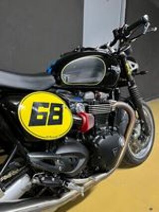 TRIUMPH 2020 occasion 30540 Milhaud