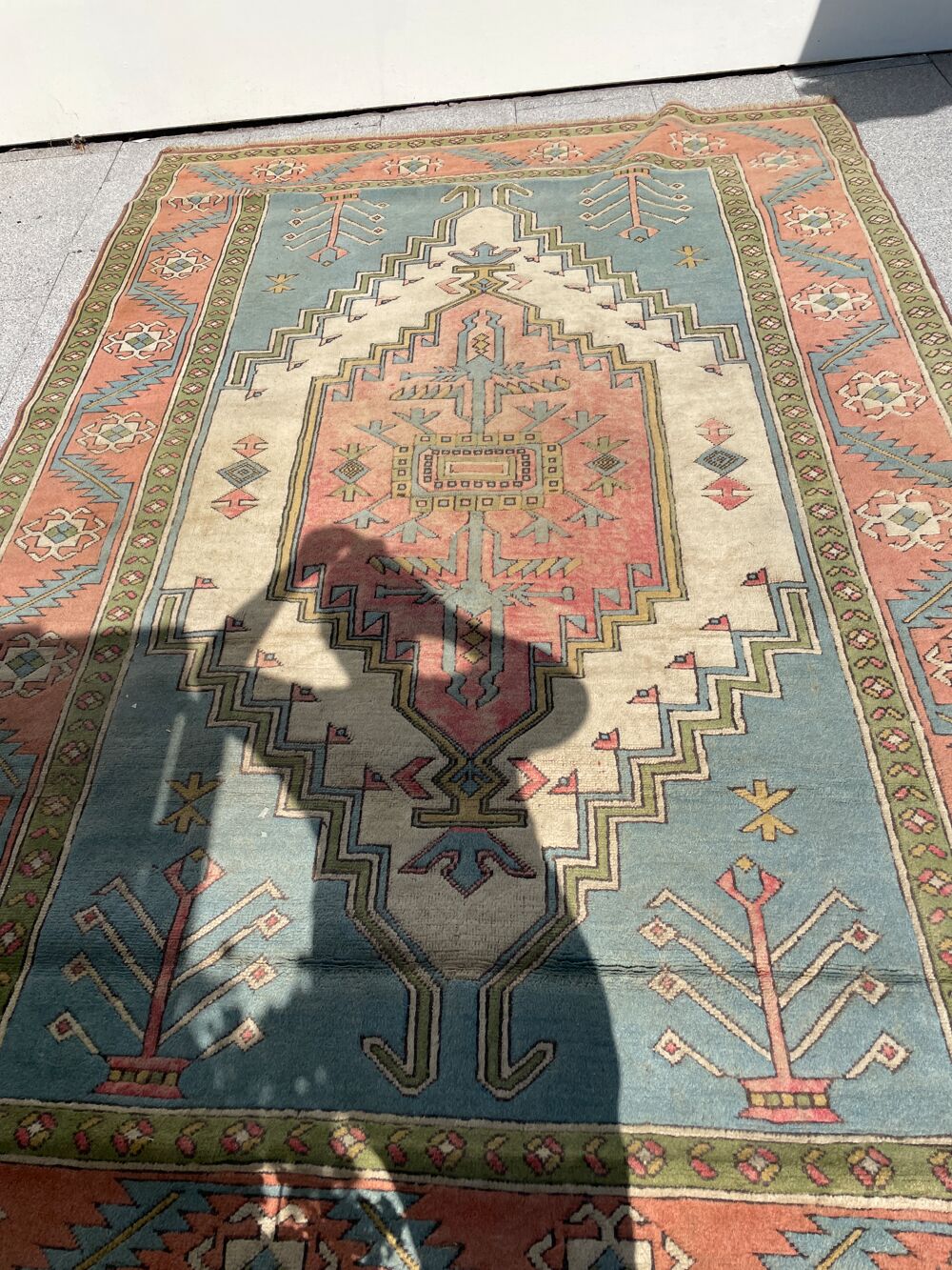 Grand tapis Turquie 
2.94x1.96 fait main 
Bleu rouge beige . Décoration