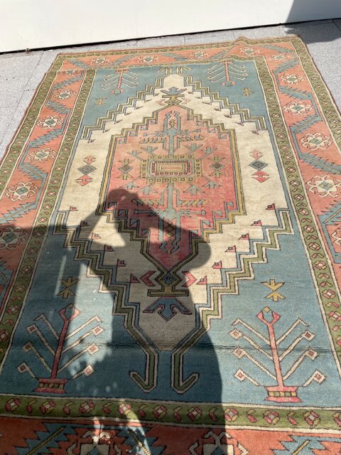 Grand tapis Turquie 
2.94x1.96 fait main 
Bleu rouge beige . 300 Grand-Fort-Philippe (59)