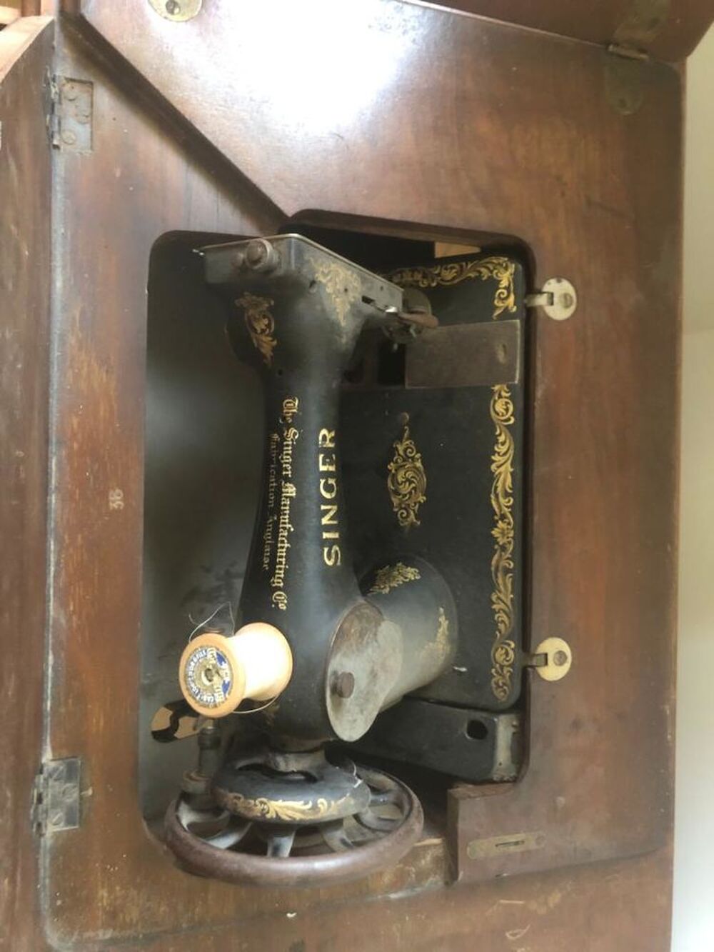 Table et machine &agrave; coudre Singer Meubles