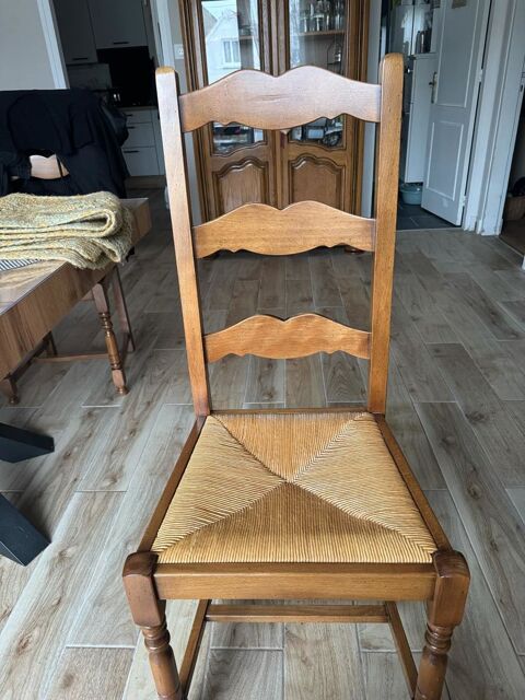 4 chaises couleur chne 50 Le Havre (76)