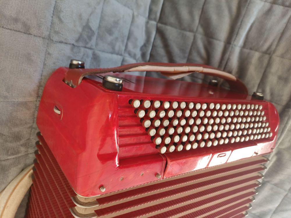 Accord&eacute;on Crucianelli 120 basses TB &eacute;tat et bien accord&eacute; Instruments de musique