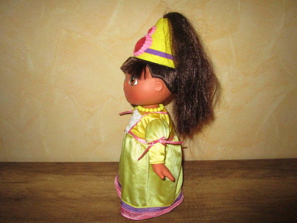 POUPEE DORA PARLE CHANTE CHEVEUX RETRACTABLE Jeux / jouets
