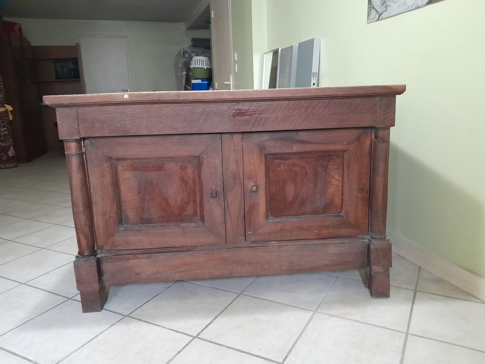 Buffet p&eacute;trin en noyer Meubles