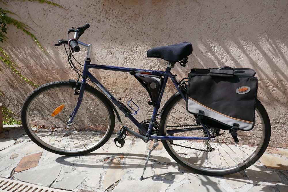 1 V&eacute;lo homme 
1 v&eacute;lo femme Vélos