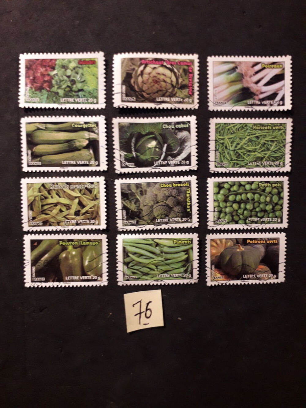 2 s&eacute;ries compl&egrave;tes de timbres 0,40 € la s&eacute;rie.76/77 
