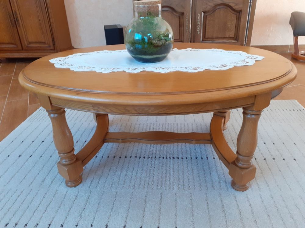 Table de salon ovale en ch&ecirc;ne massif Meubles