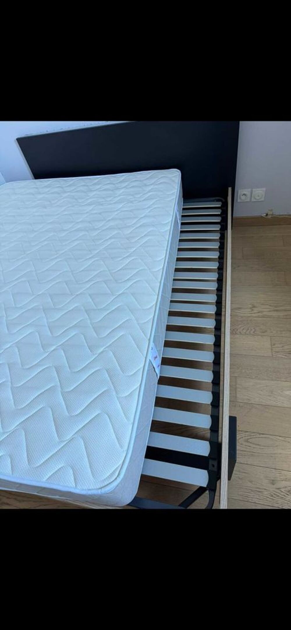 Lit double 140x190 + sommier + matelas Ep&eacute;da €" Bon &eacute;tat Meubles