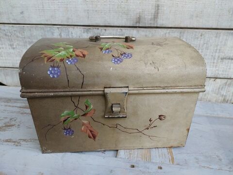 Ancien Coffre M�tal Peint D�cor Fruits Mures 120 Loches (37)