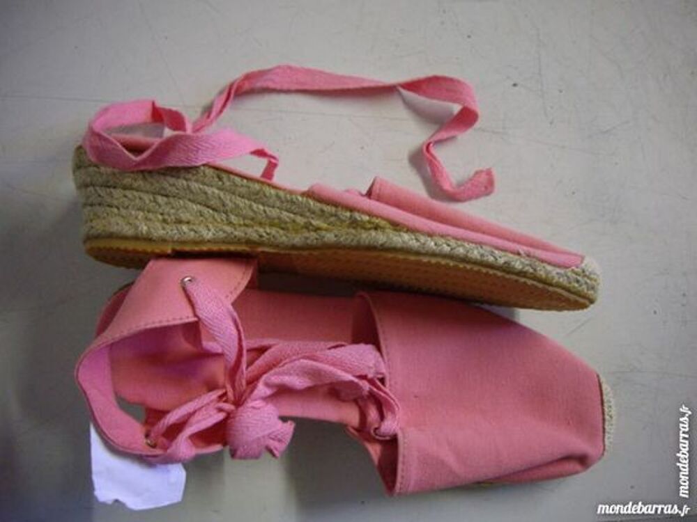Paires d'Espadrilles montantes pt39-neuves &agrave; 5 € la paire Chaussures
