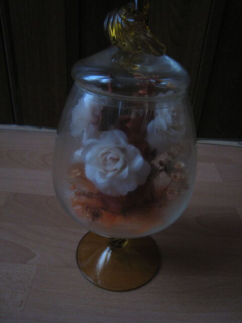 Vase en verre ferm avec fleurs - (NH78) 12 Versailles (78)