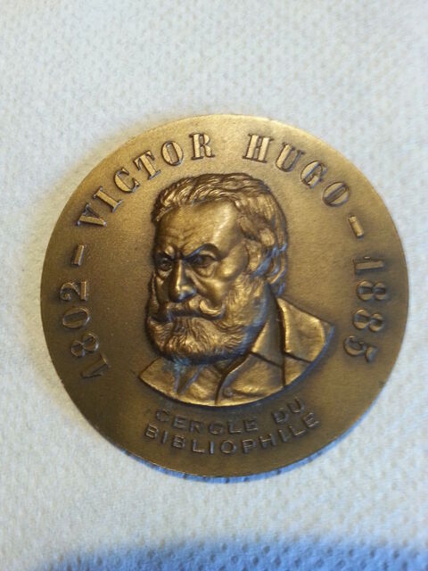 médaille victor hugo 40 Montceaux-lès-Provins (77)