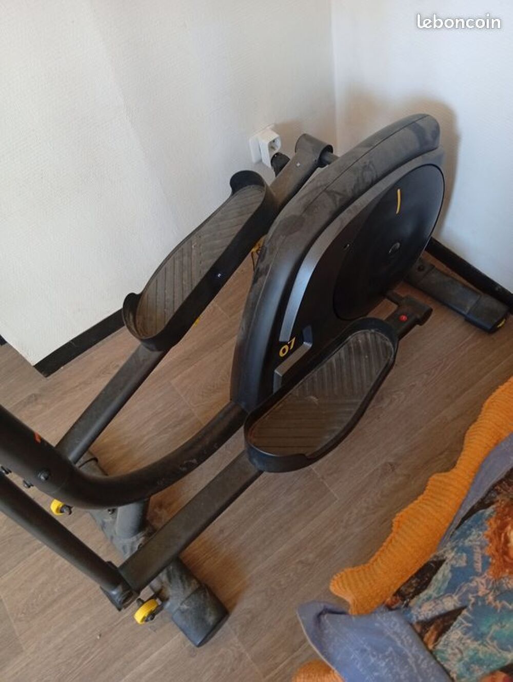 V&eacute;lo elliptique Domyos EL 500. Sports