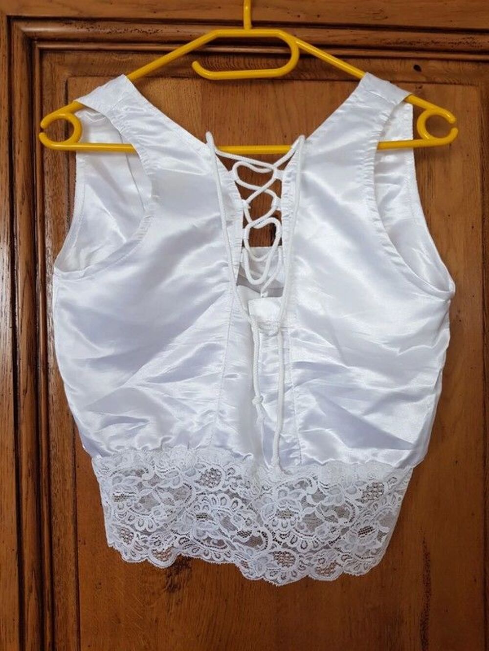 Bustier satin blanc mesure aisselles a aisselles a plat Vêtements