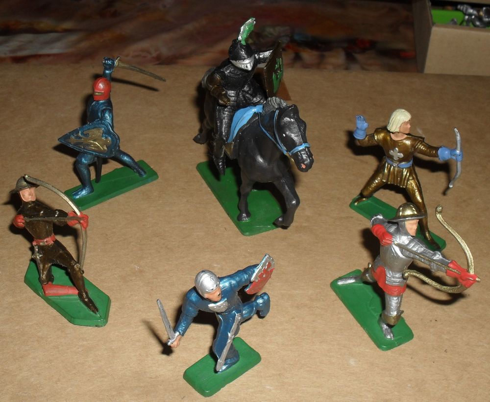 6 CHEVALIERS dont un &agrave; cheval Starlux Jeux / jouets