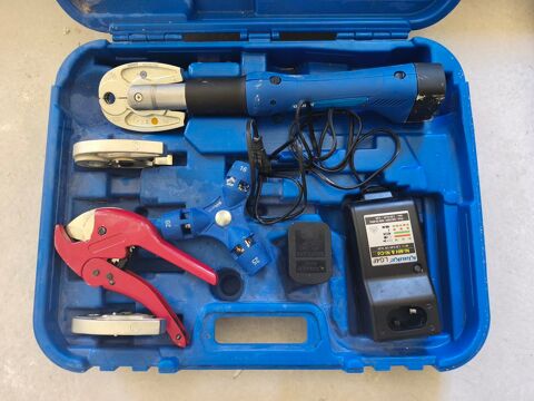 Pince &agrave; sertir les tuyaux multicouches sans fil UPONOR 0 42000 Saint-�tienne