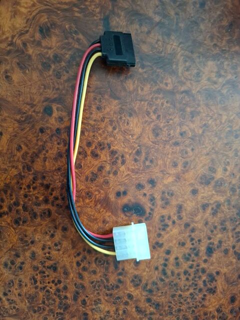 Câble d'alimentation 4 broches Molex/Sata 15 cm TBE 1 La Chapelle-Saint-Luc (10)