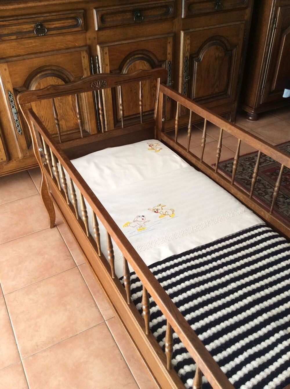 Lit b&eacute;b&eacute; en ch&ecirc;ne Meubles
