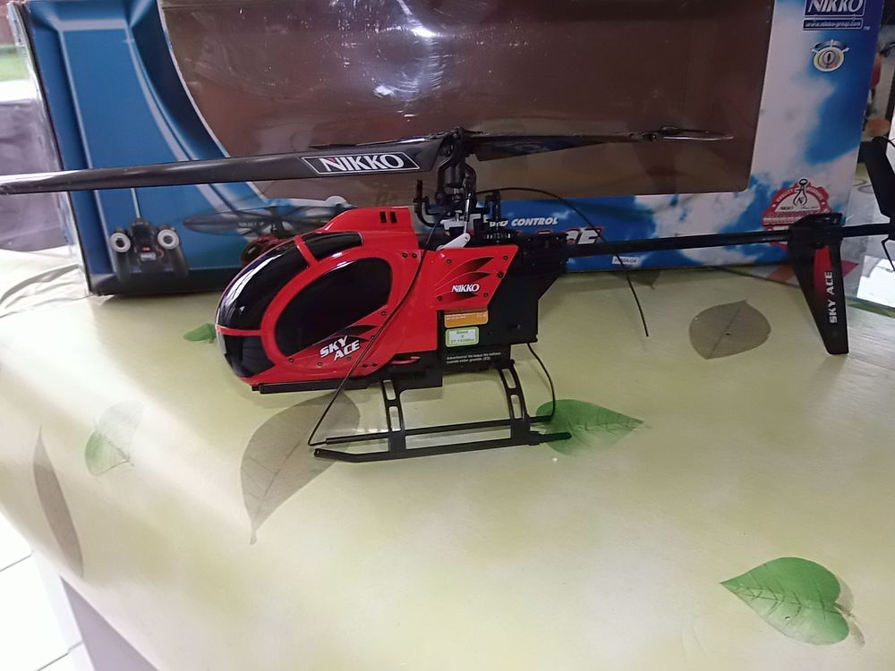 H&eacute;licopt&egrave;re "Sky ace"(neuf) Jeux / jouets