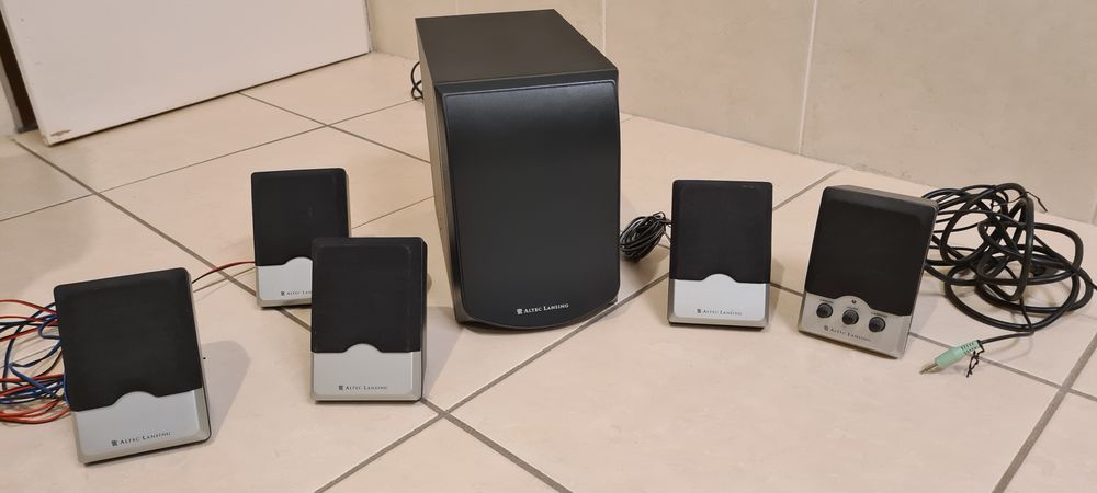 Caisson de basse et 5 satellites connexion jack Audio et hifi