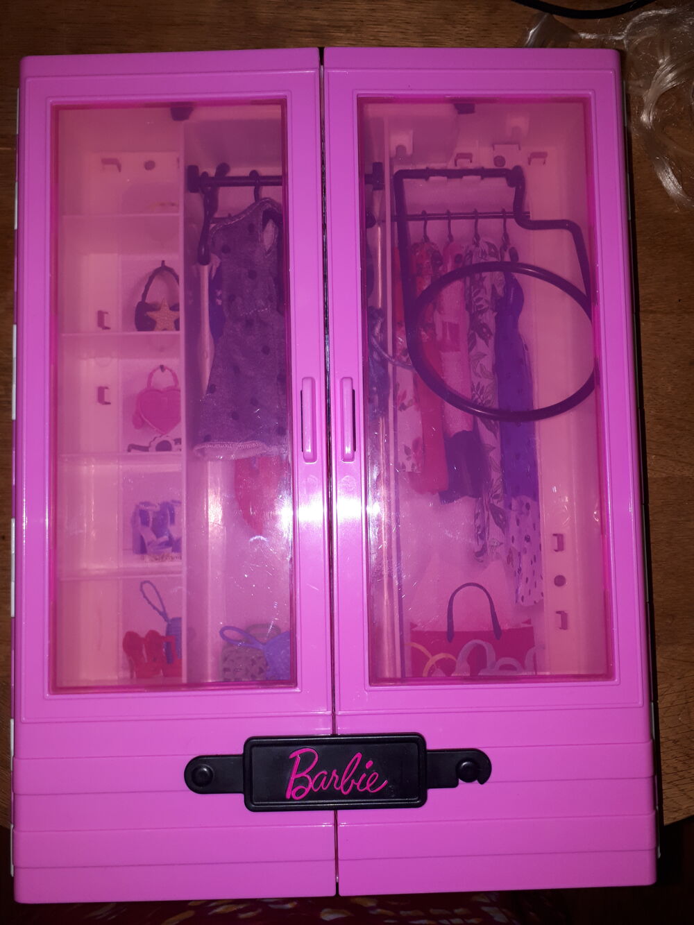 Armoire Barbie + deux poup&eacute;es Jeux / jouets