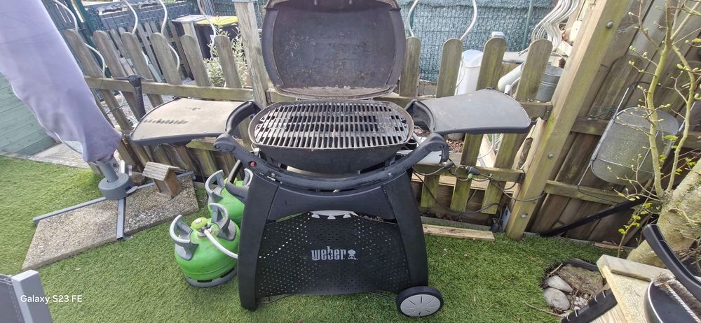 Barbecue Weber Q2 Bon &eacute;tat + 2 btls gaz + support weber Jardin