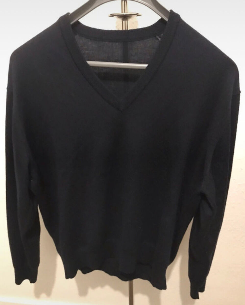 Pull col en laine V bleu marine Vêtements