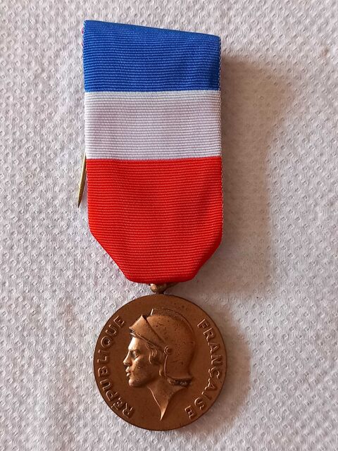 medaille d�fense civil attribu� 100 Gravelines (59)